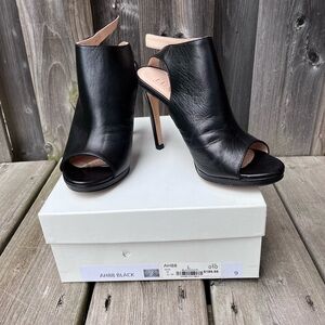 Le Chateau Luxe Black High Heel Leather Italian Sandals Size 9